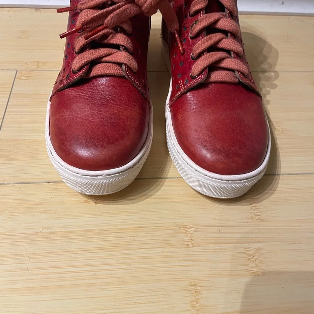 Bed Stu red leather